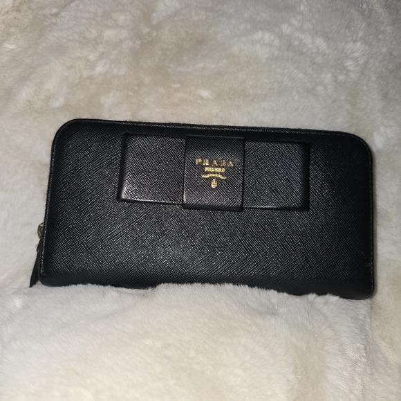 Prada  Black Saffiano Leather Bow Zip around wallet - Picture 1 of 12